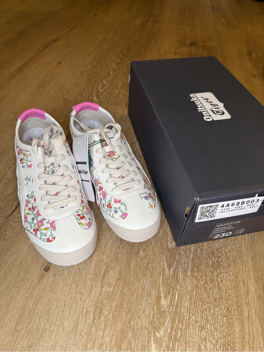 Onitsuka Womens 6 Floral Sneakers NEW MEXICO 66 1183C392-101
CREAM/CREAM US 4.5